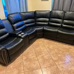 New power recliner sectional couch / free delivery