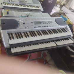 pianos