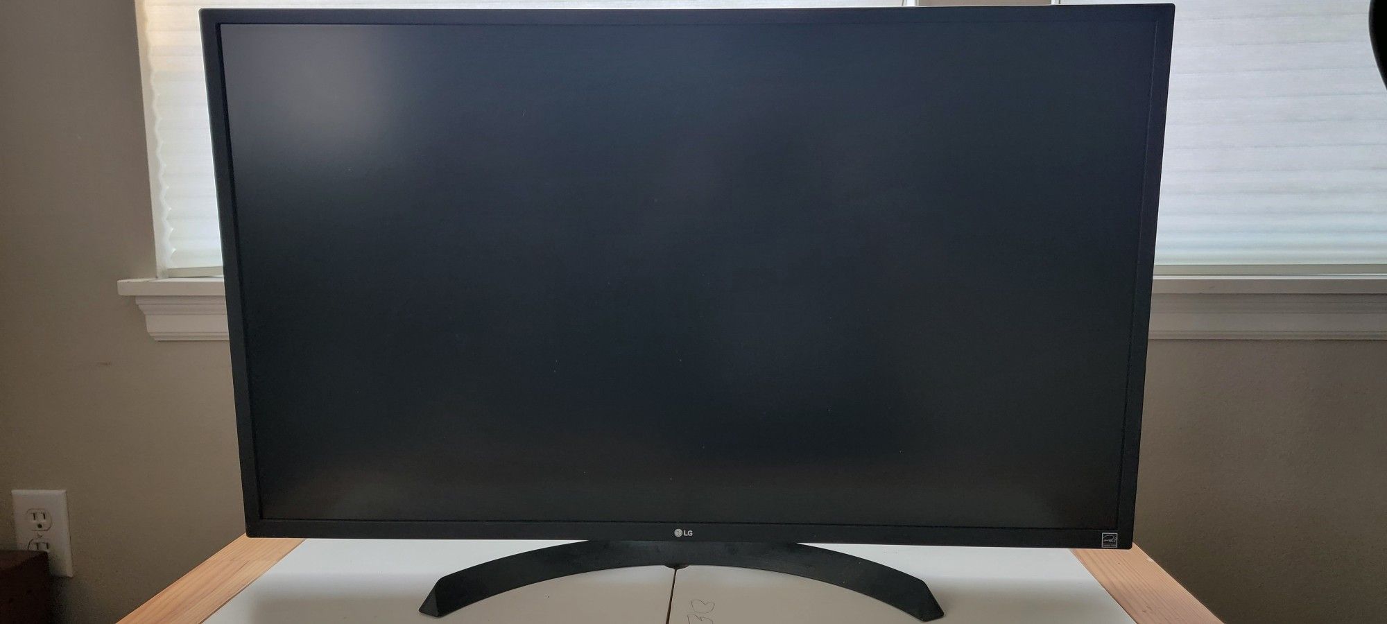 LG 4K 32" 95% DCI-P3 Color Gamut Monitor