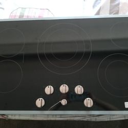 Stove, GE Profile™ 36" Electric Cooktop. Never Used

