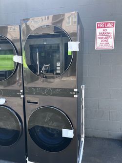 LG WashTower Stacked SMART Laundry Center 4.5 Cu.Ft. Front Load Washer & 7.4 Cu.Ft. Gas Dryer in Black Steel w/ Steam