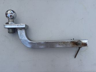 Trailer hitch ball mount