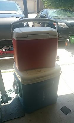 2 igloo ice chests