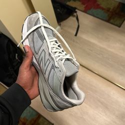 New Balance 990v4 