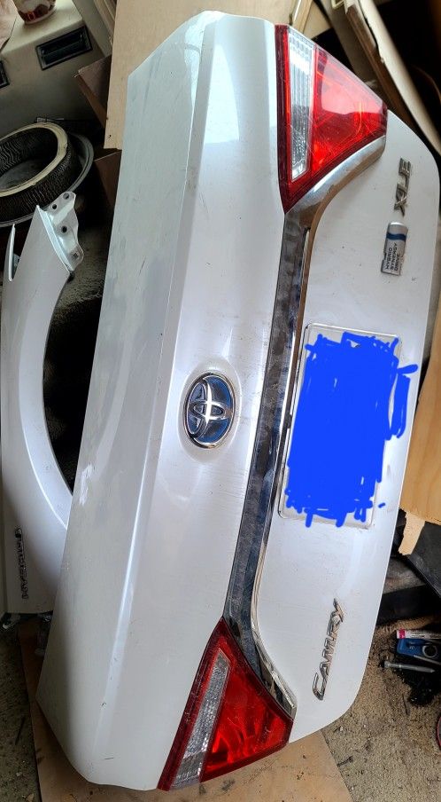 2015 - 2017 Toyota Camry XLE (Hybrid) Body Parts