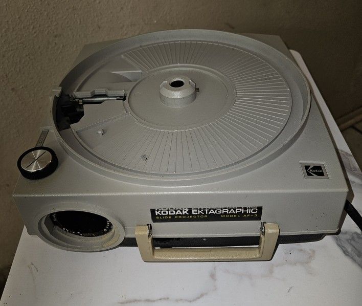 Kodak Ektagraphic AF-3 Carousel Slide Projector For Parts Repair