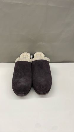 Crocs. Item No 744 (Shopgoodwill)