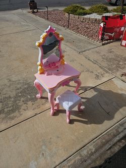 Princess Vanity Enchanting Musical Vanity