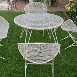 
Salterini Table,Chairs and Bench Set Orange Slice Clamshell Authentic mcm mid century modern.

Table,3 chairs,1 bench
Authentic set