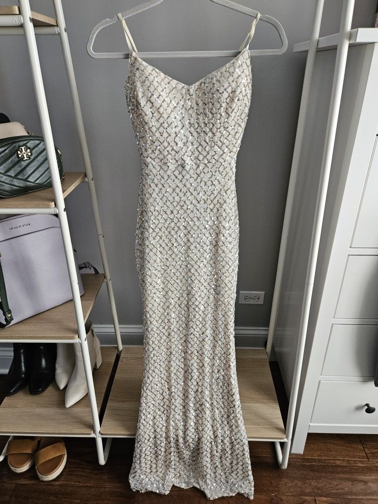 Windsor Off White With Silver Sequence Design