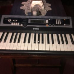 YAMAHA PIANO w/stand