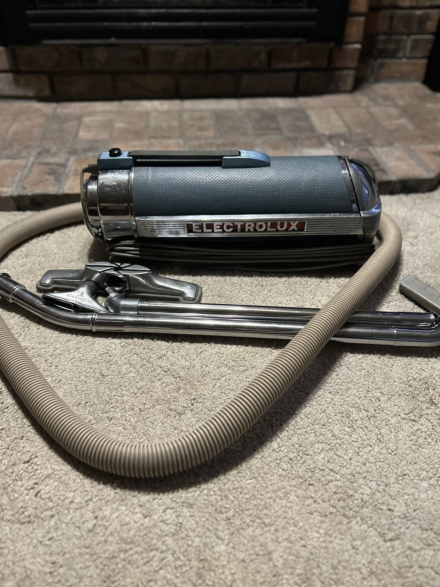 VINTAGE ELECTROLUX VACUUM CLEANER.