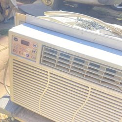 Window A/C 12,000 BTU Cools Off 1000 Sq Feet