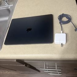 MacBook Air M2 13.6” 