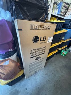 LG Refrigerator Top Freezer Right Hinge 5.79 Cu Ft in platinum