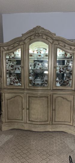 Ashley Ortanique Light Up Hutch