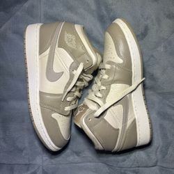 Mid Nike Air Jordan 1s 