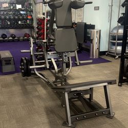 Hammer Strength Vsquat 