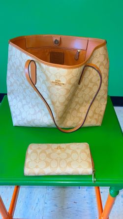 Coach Signature Tote & Matching Wallet Set – Gently Used