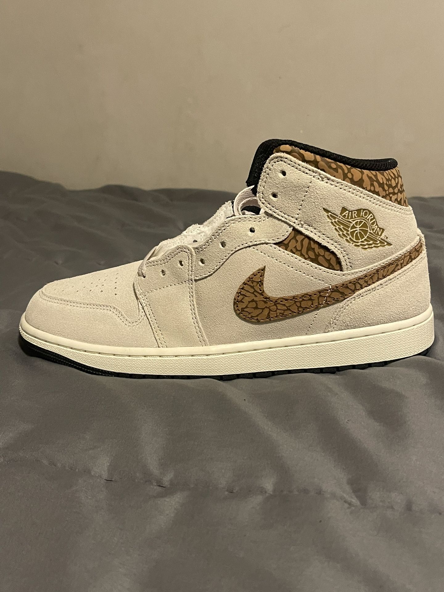 BRAND NEW MEN JORDANS….SIZE 9