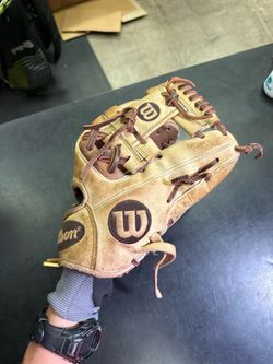 Used Wilson A2000 1786 Pro Stock 11.5" Tan Leather Glove RHT