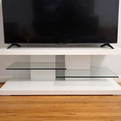 Modern White TV Stand with Tempered Glass Shelves – Sleek Contemporary Design