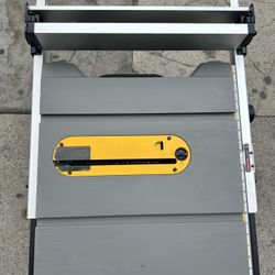 DWE7485. 8 1/4. (210mm) TABLET SAW 