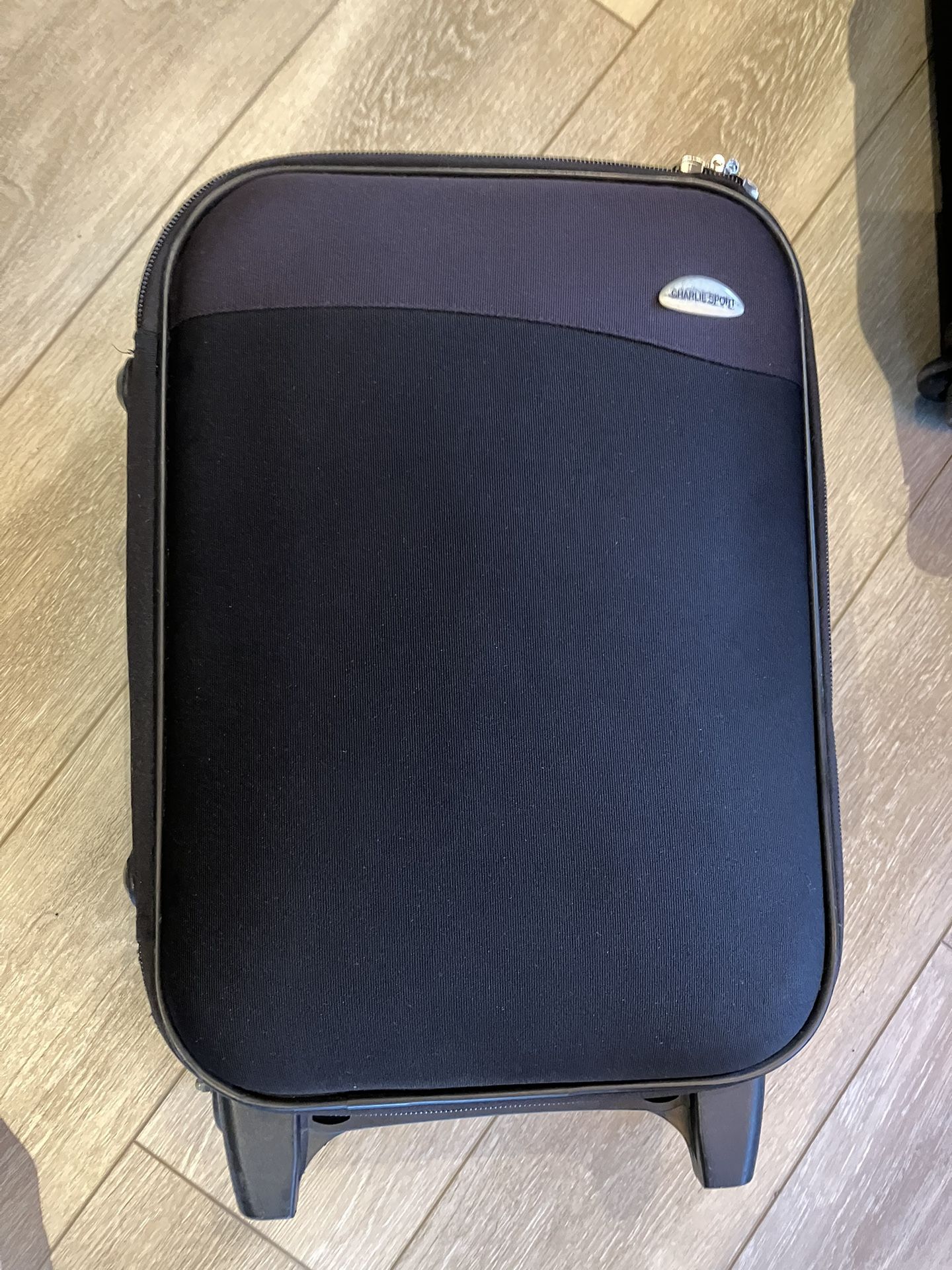 Carry On Rolling Bag, 21 in x 13.5 in x 6 In