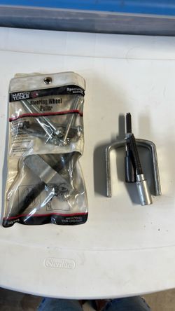 Steering wheel puller set