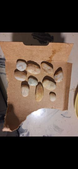 Bags of 10 quartz pebbles