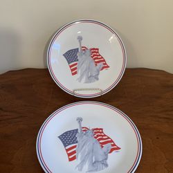 Set of 2 Corelle 10.25” Dinner Plates - Statue of Liberty 1991
