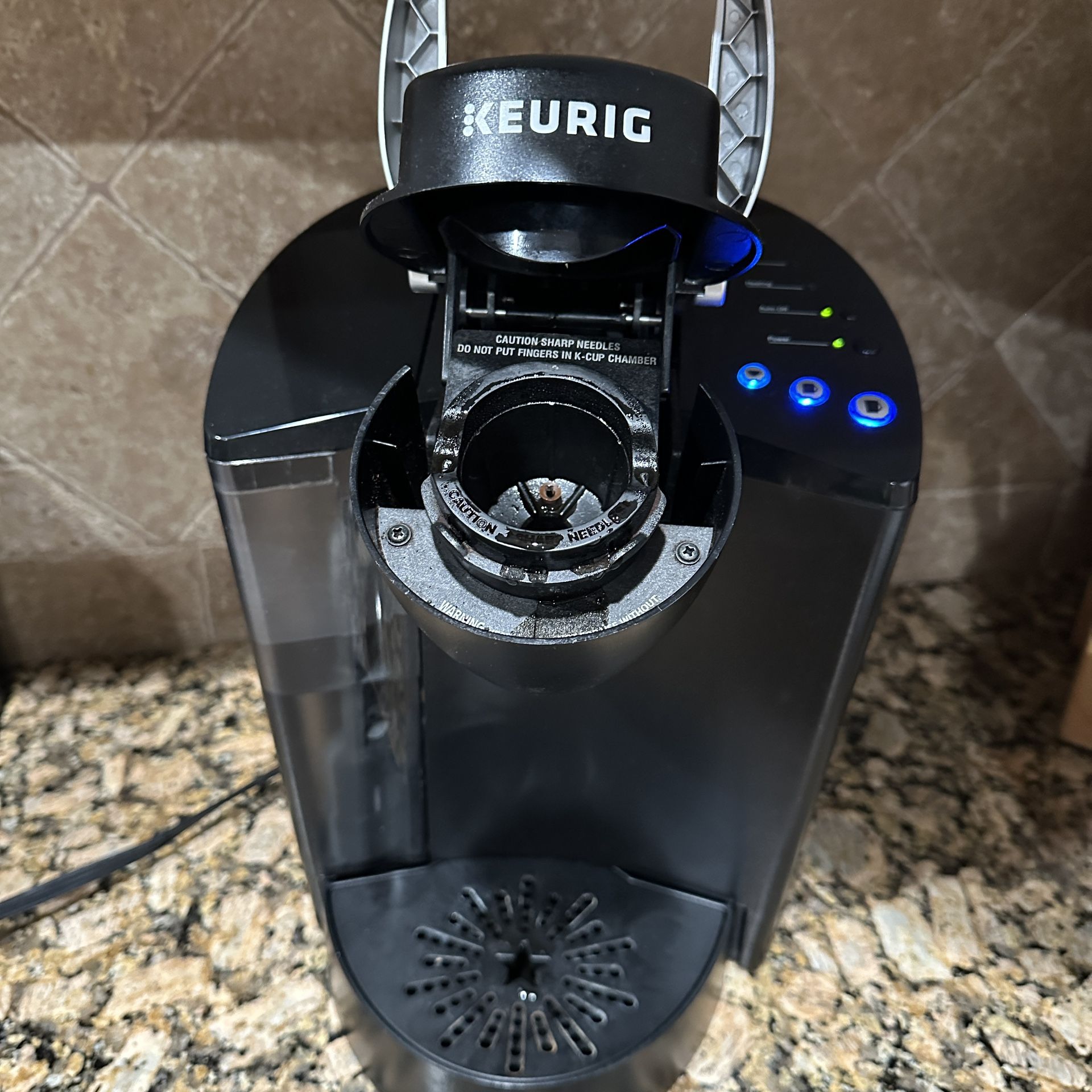 Keurig. Works Just Fine. We Upgraded. You Can Test At Pick Up If You Would Like.
