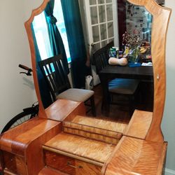 Beautiful Antique Walnut Vanity/Makeup Vanity! 1920's -1940's 