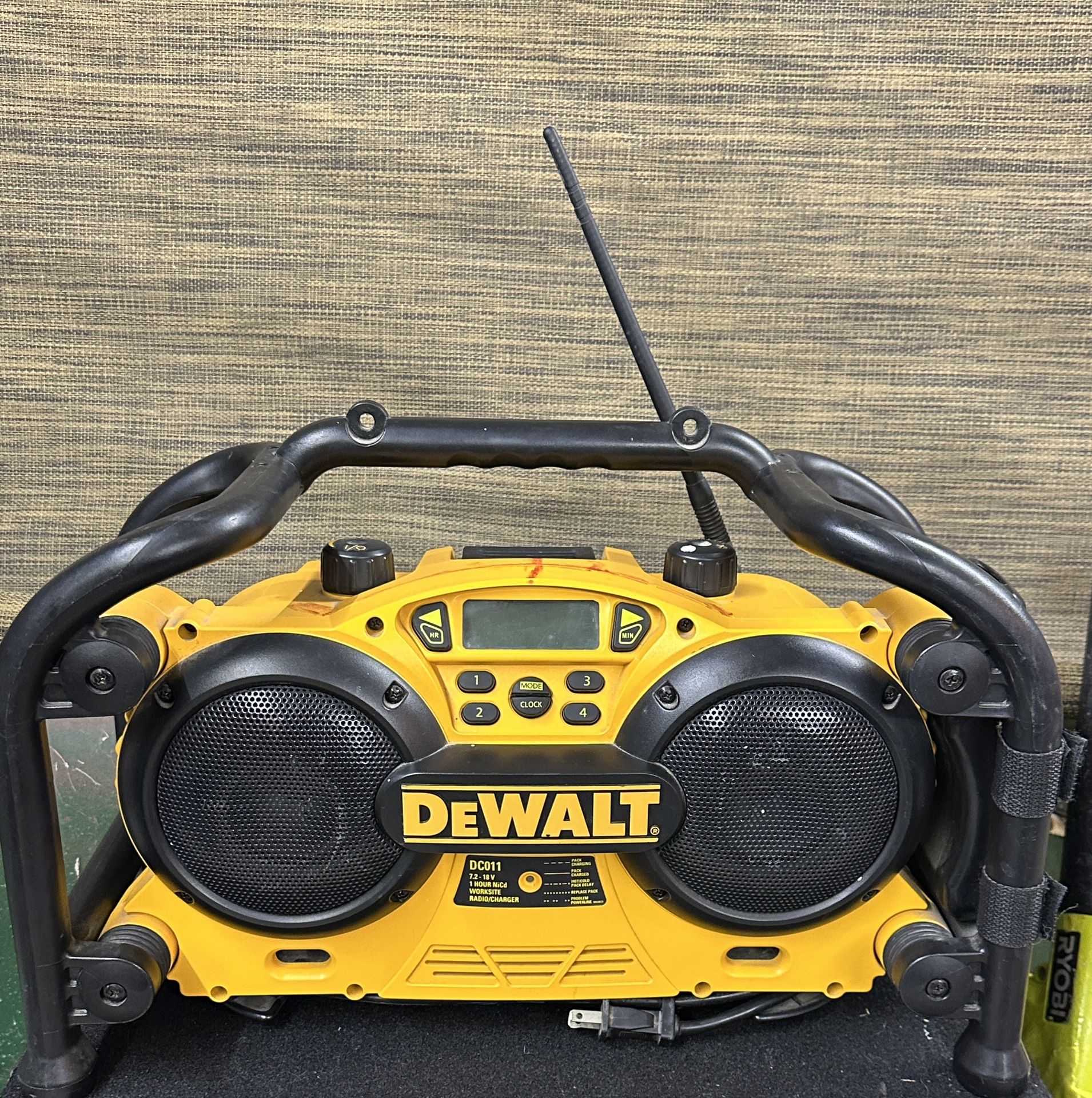 Dewalt Speaker