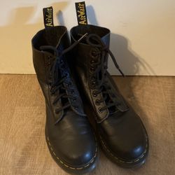 Women’s Doc martens Size 7