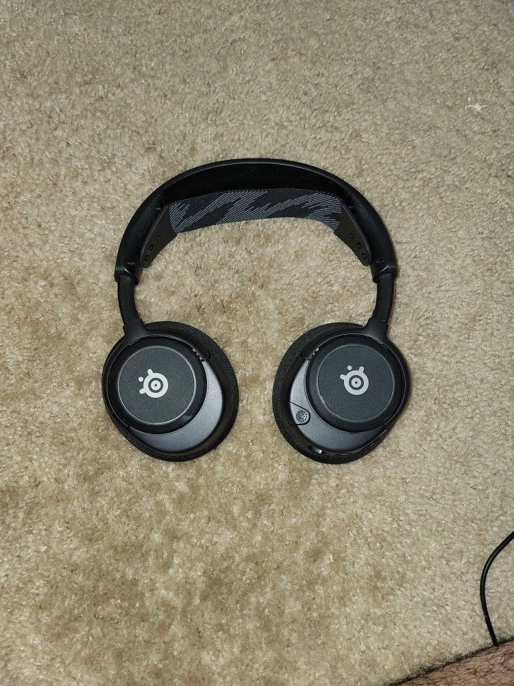 Gaming Headset (Steelseries Arctis Nova 3)