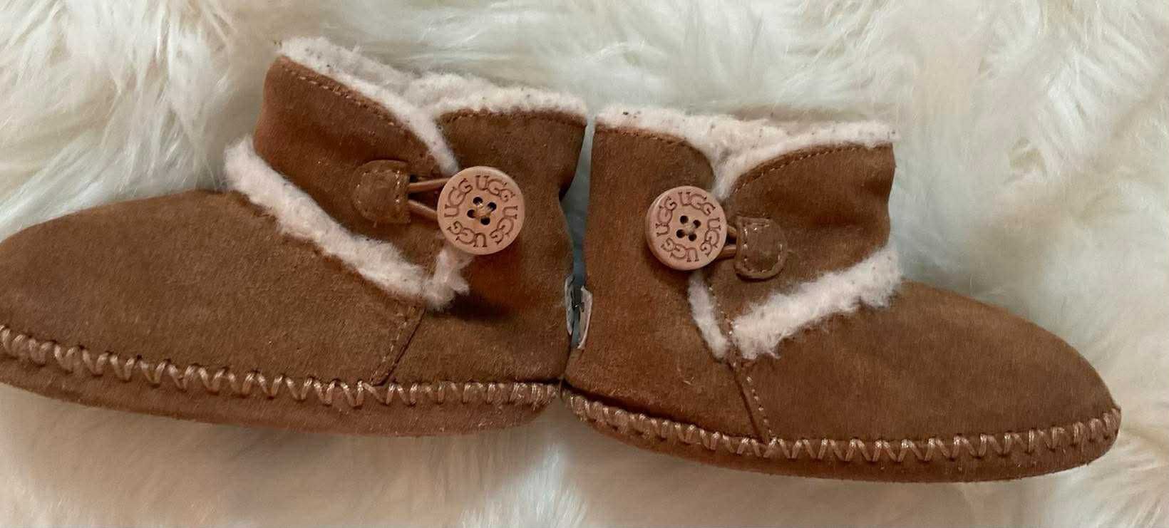 UGG Boots-size 4/5 Toddler 