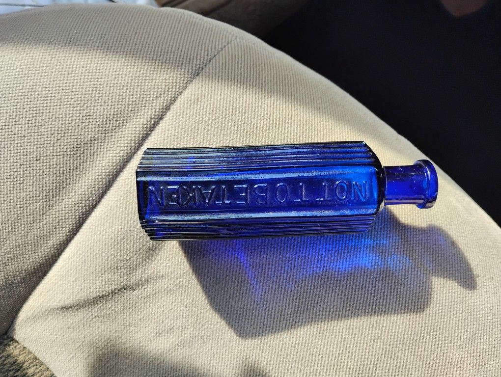 Kobalt Blue Poison/Medicine Bottle