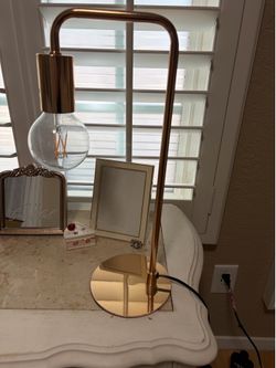 Lamp with light bulb 💡