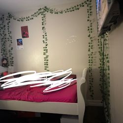Twin Bed 