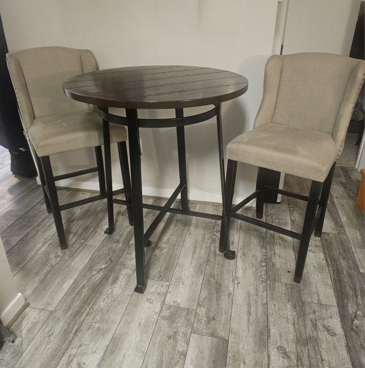 High-Top Pub Chairs – Stylish & Sturdy!