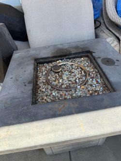 Gas fire pit with glass