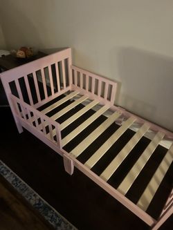 NEW pink Toddler Bed Never Used 
