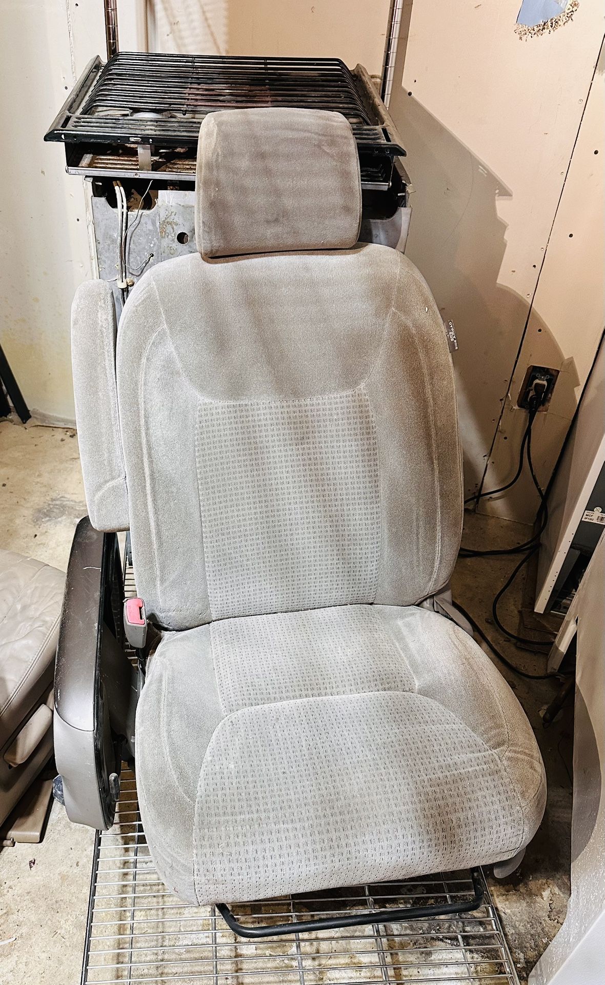 Toyota Sienna Front Seats Light Gray