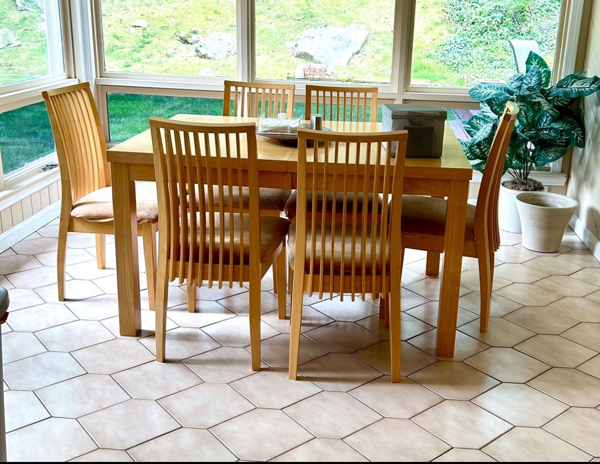 Kitchen dining Table With  Leaf & 6 Chairs