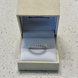 14 kt White Gold And Diamond band