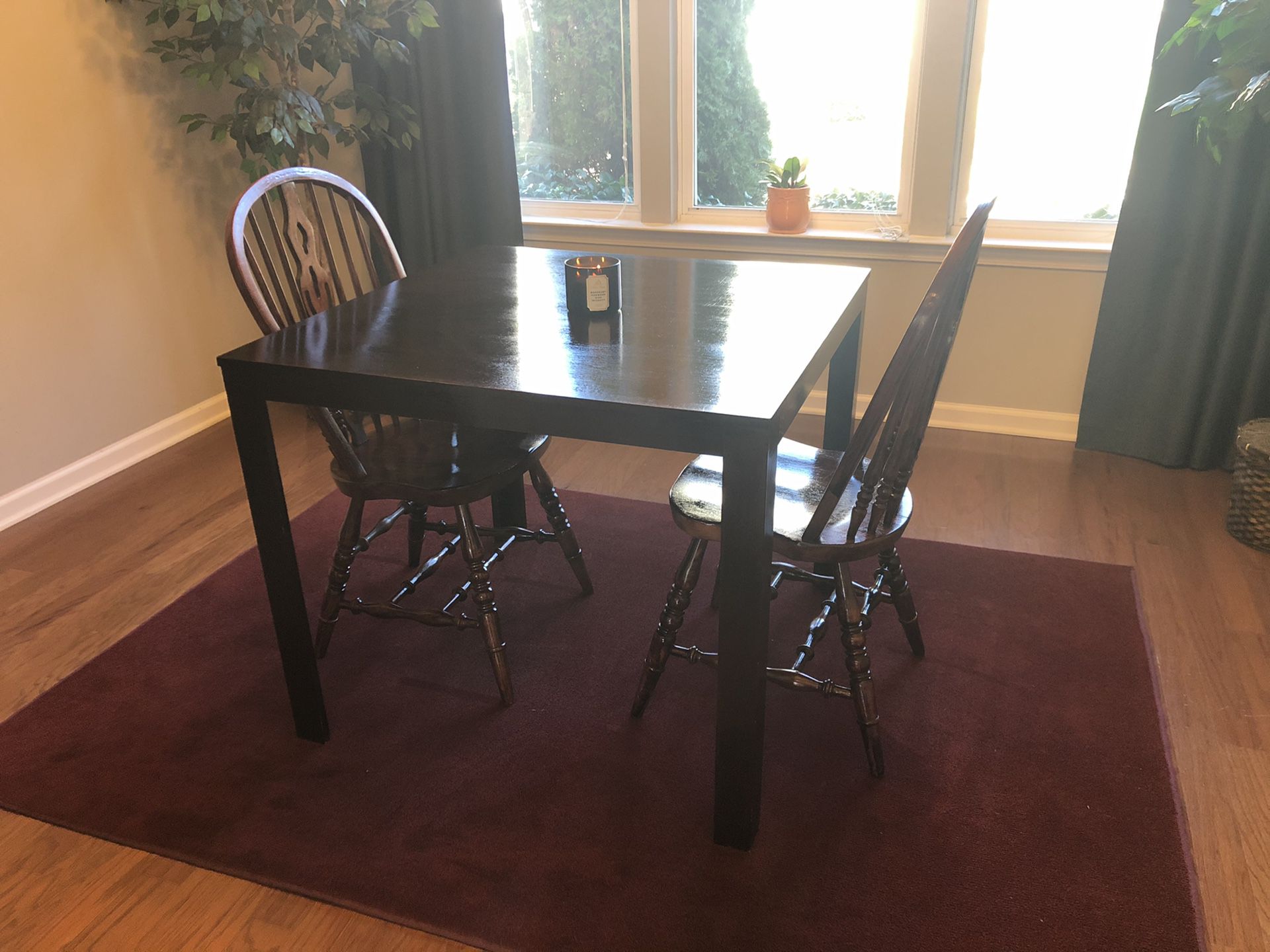 Beautiful Bombay Mahogany Stained Table & Chairs for Kitchen or Dining Room! Delivery available! 🚚