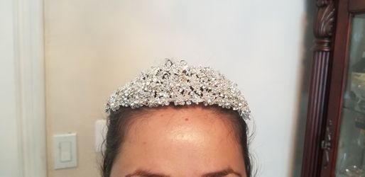 Lovella bridal tiara With Veil Included 👰