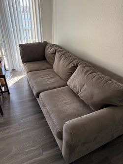 Moving sale: Gray 2-Piece Sectional Couch – Great Condition