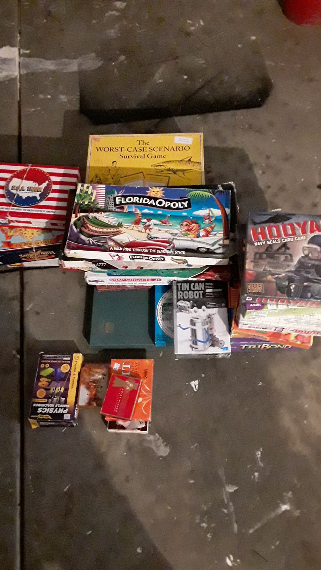 Huge lots of games and puzzles